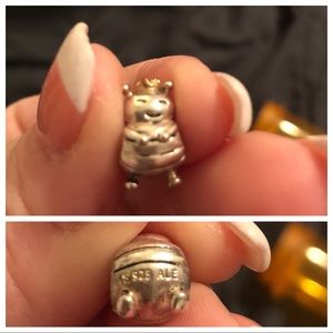 Pandora queen bee charm